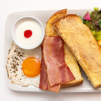 ベーコン目玉焼きモーニング