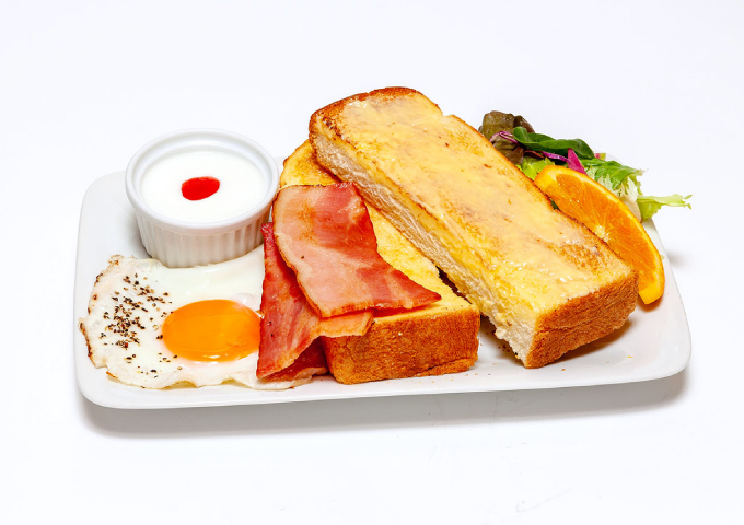 ベーコン目玉焼きモーニング